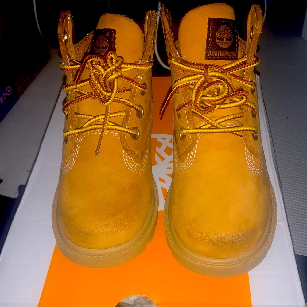 Good condition wheat nubuck Timbs